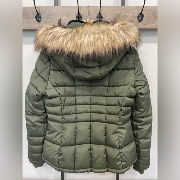 COPY - Small Women's Calvin Klein Black and Army Green Puffer Coat with Faux Fu… - Picture 10 of 12